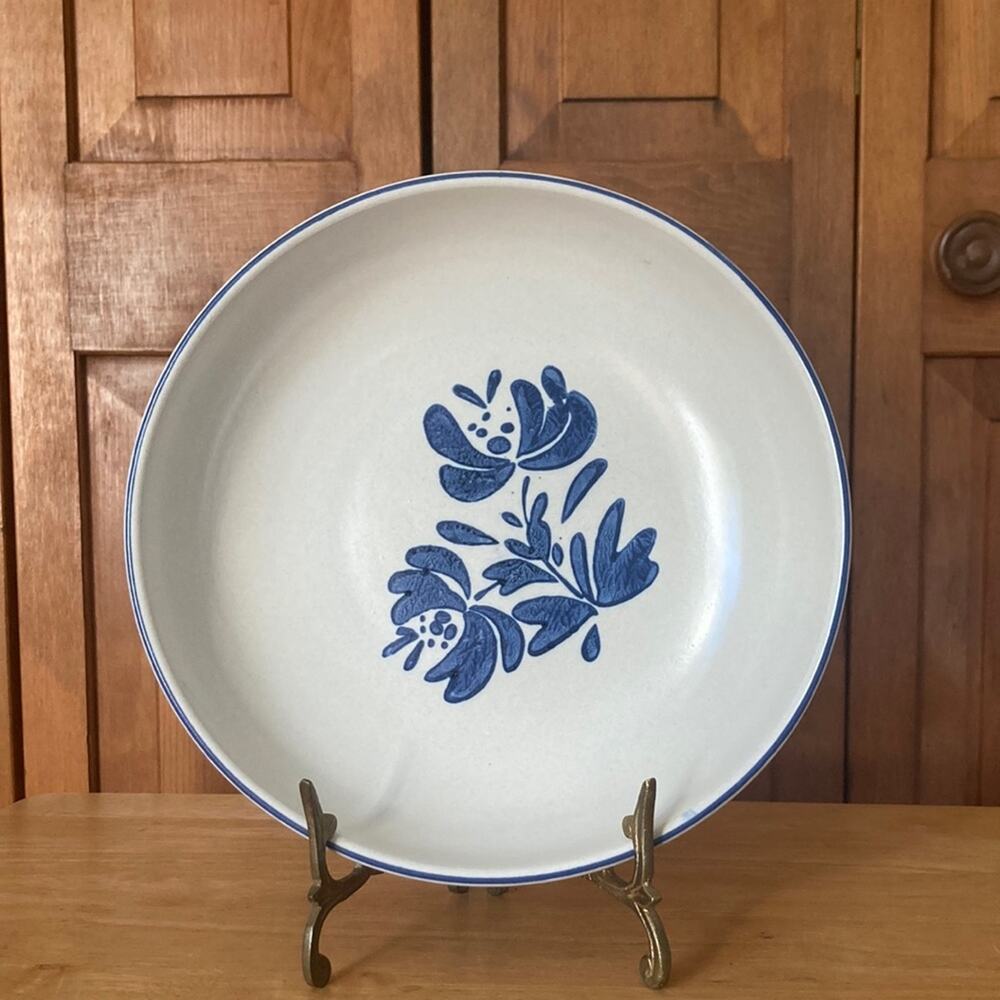 Vintage Pfaltzgraff โYorktowneโ Round Serving Bowl